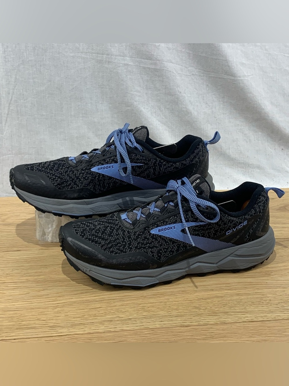 Brooks Divide Women’s Trail Running Shoes Size 9.5 Black Grey Blue 1203211B080